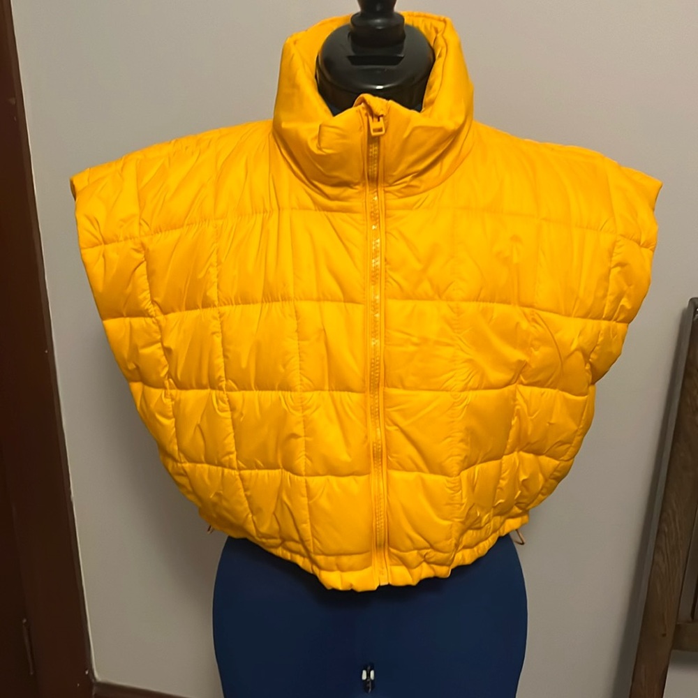 Zara cropped orange puffer new without tags